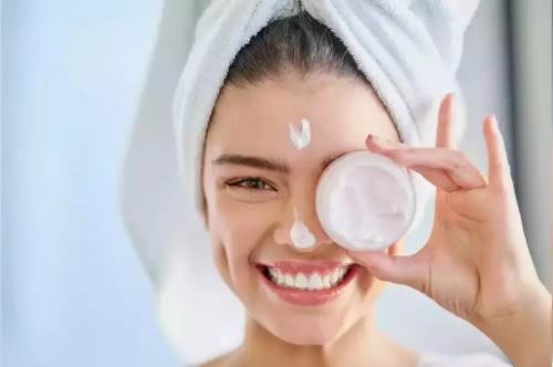 روتین پوستی چیست؟ مراحل روتین پوستی روزانه و شبانه